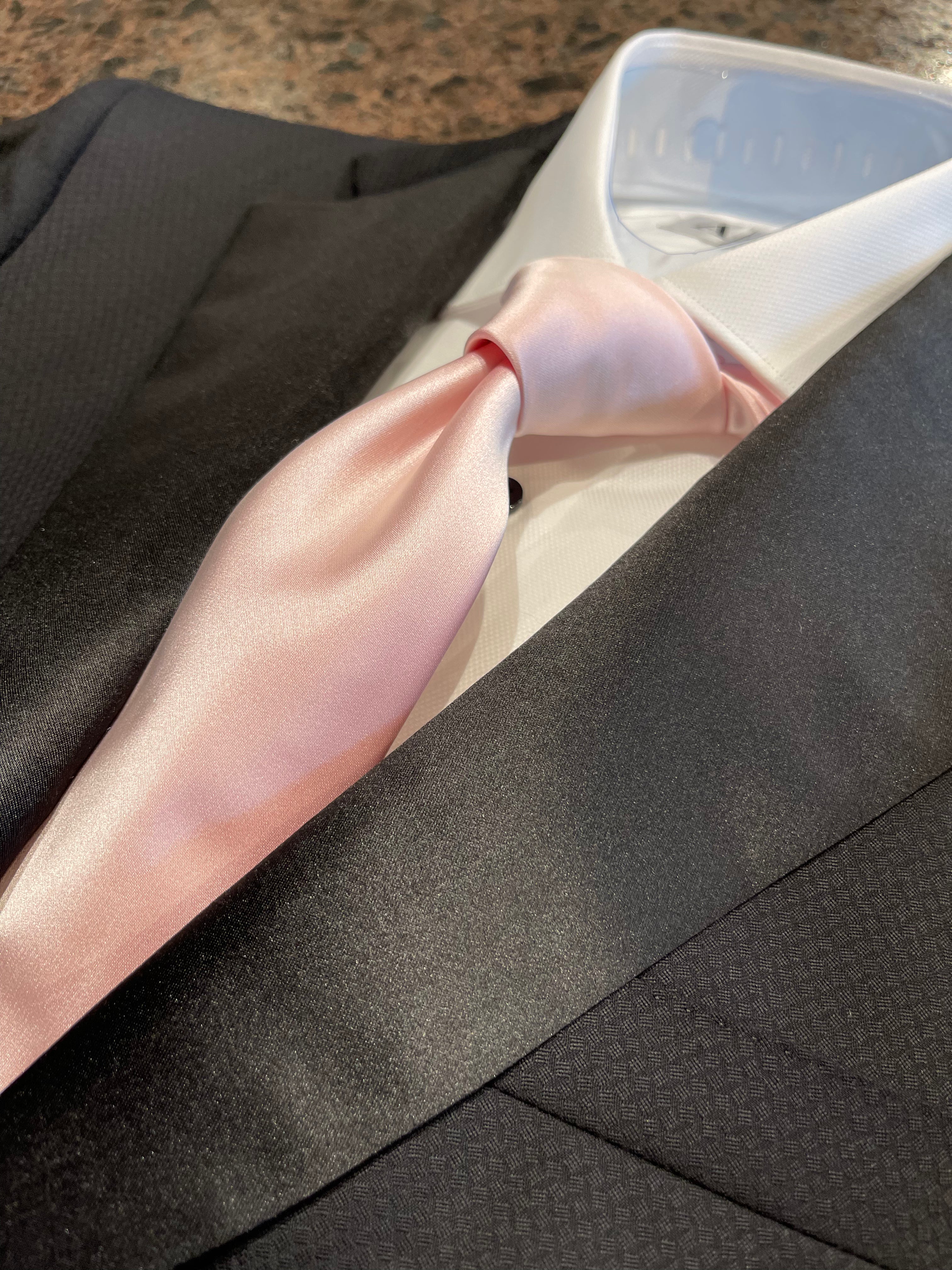 Florentine Dawn, Pink Tie