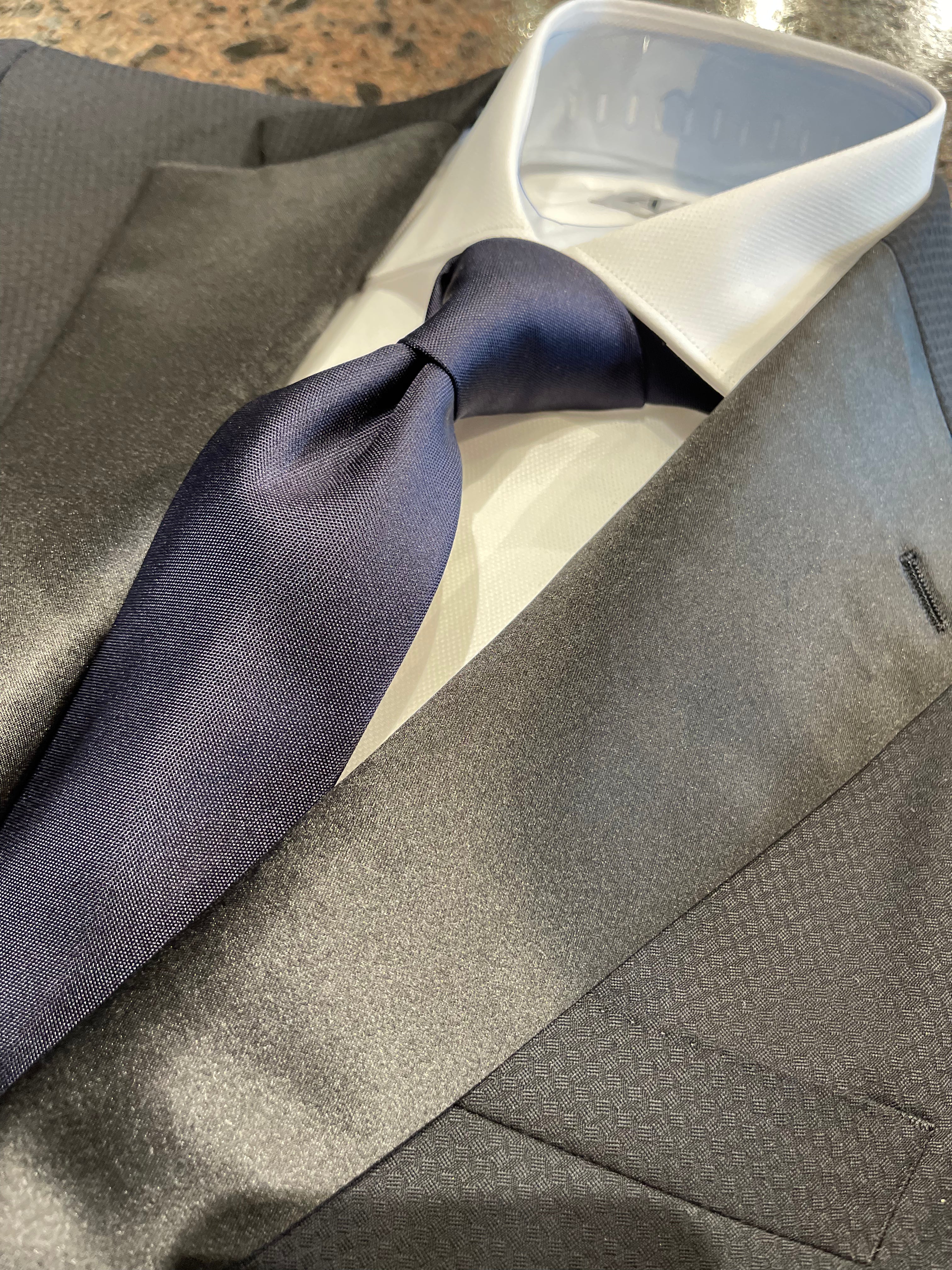 navy blue dress shirt with silver tie Navy Long Sleeve Shirt with Silver Tie Summer Outfits For Men (4 ideas & outfits)