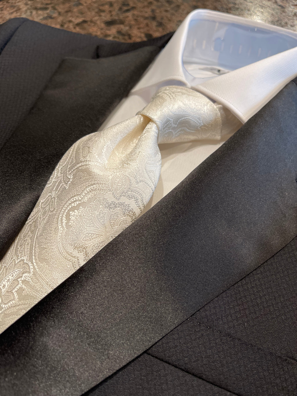 Ivory Lurix, White Textured Tie