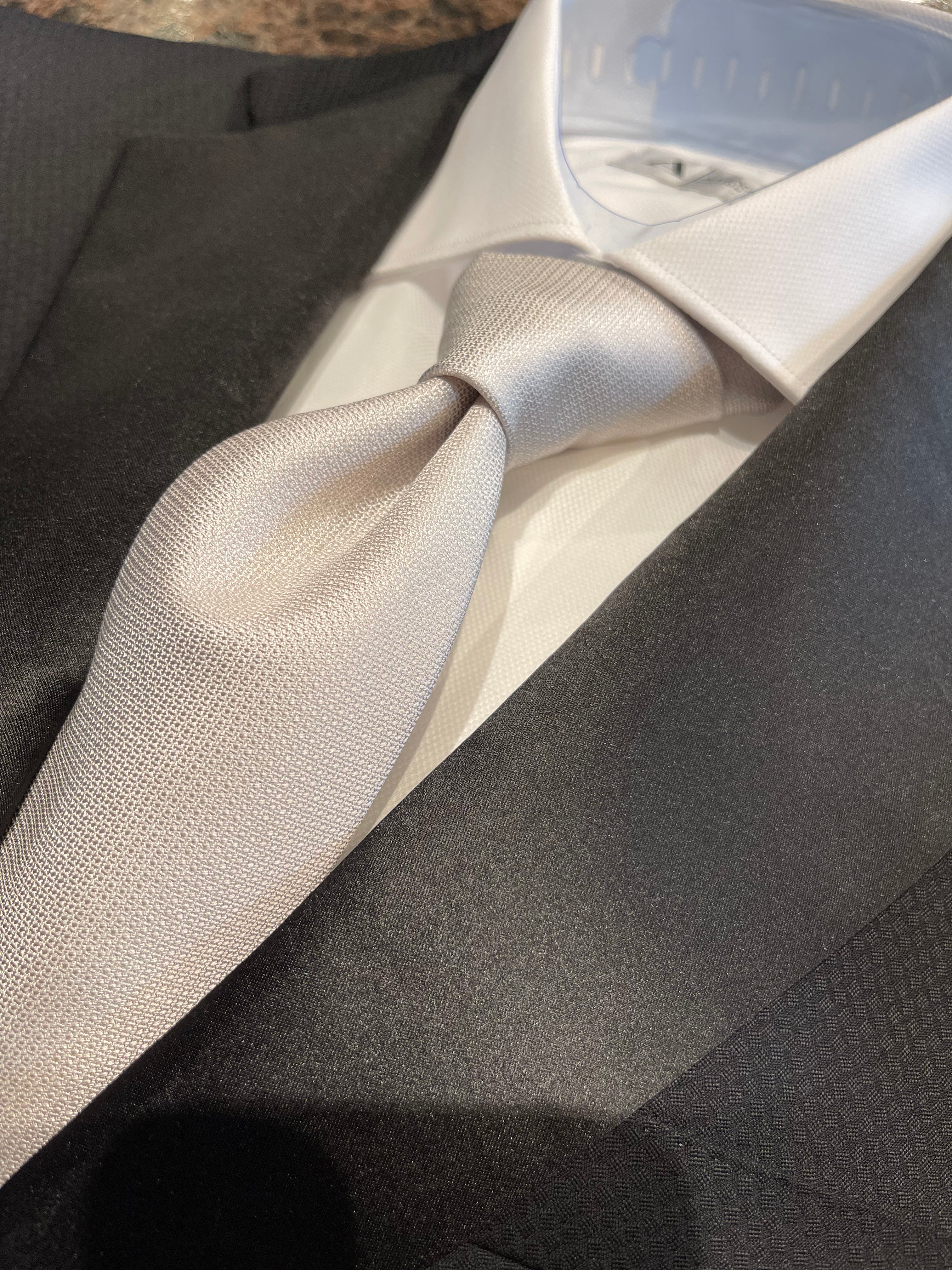 Platinum Luxe, Platinum Tie