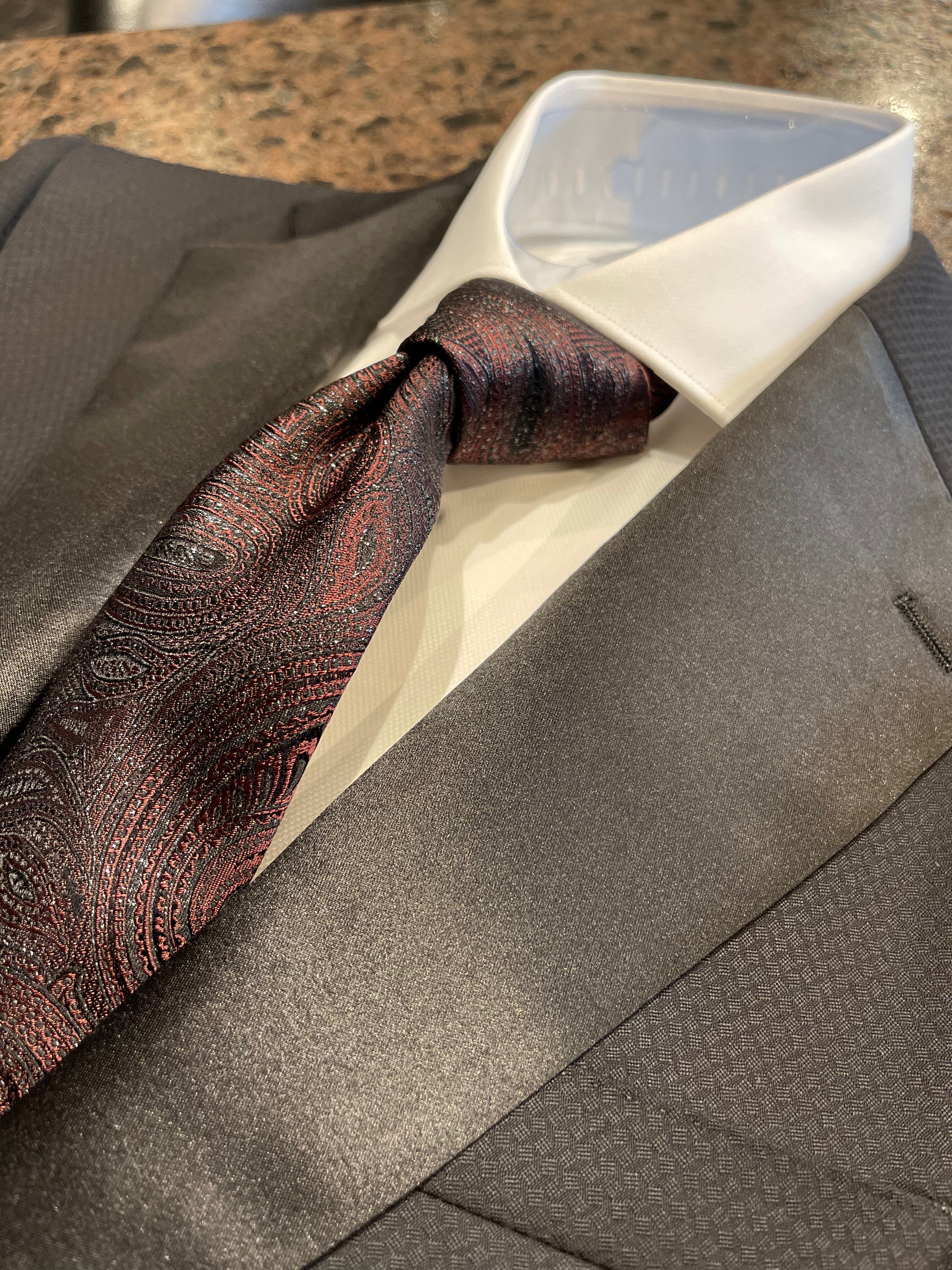Bordeaux Lurix, Red Blue Tie